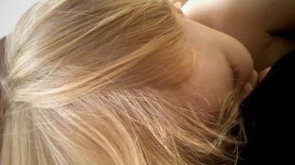 Πασίγνωστη Ελληνίδα ηθοποιός θηλάζει ακόμη τον 22 μηνών γιο της! (εικόνα)