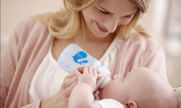 Όλα όσα πρέπει να γνωρίζουμε για το τάισμα του νεογέννητου μωρού μας! Ένας χρήσιμος οδηγός