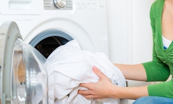 Eτσι θα σκοτώσετε τα μικρόβια στο πλυντήριο των ρούχων!