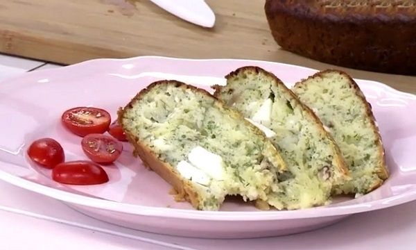 Κέικ αλμυρό με φέτα και μυρωδικά!