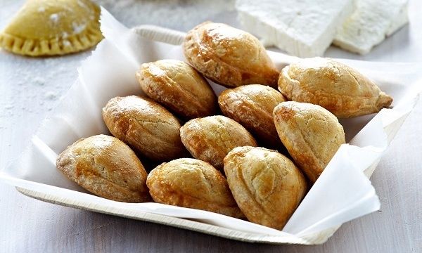 Τυροπιτάκια με ζύμη γιαουρτιού!