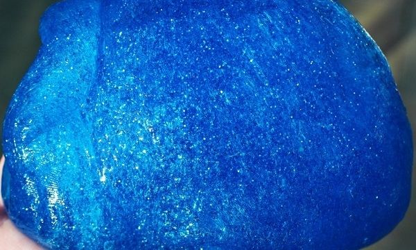 DIY: Φτιάξτε αστεία γλίτσα Frozen για να παίξουν τα παιδιά! (εικόνες και βίντεο)