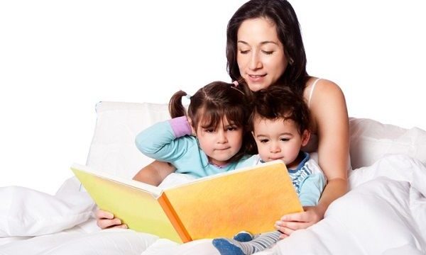 Αυτά είναι τα πέντε οφέλη αφήγησης ιστοριών στα παιδιά