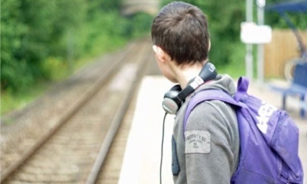 Ένας καβγάς με τον πατέρα του,οδήγησε τον 13χρονο Κωνσταντίνο να φύγει από το σπίτι μαζί με τον αδελφό του!