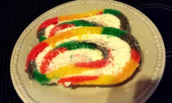 Πολύχρωμο rainbow ρολό κέικ!