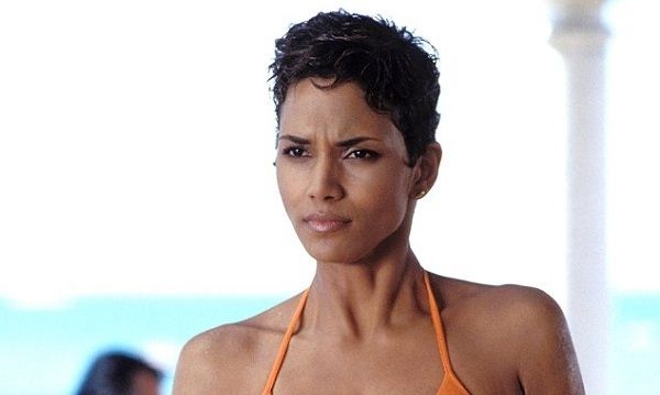 Η Halle Berry αποκαλύπτει το μυστικό που την κρατά σε φόρμα! (βίντεο)