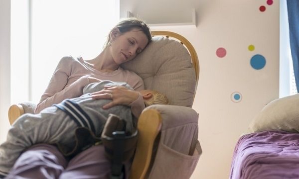 «Είστε ευτυχισμένη ως μαμά που μένει στο σπίτι; Μάλλον λέτε ψέματα»