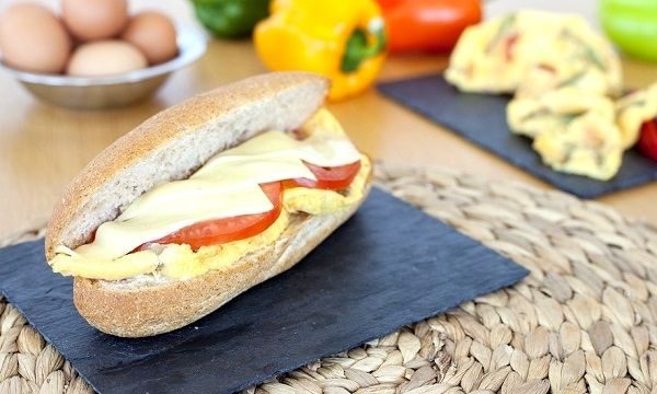 Διατροφή και παιδί: Σάντουιτς με ψητή ομελέτα λαχανικών και τυρί