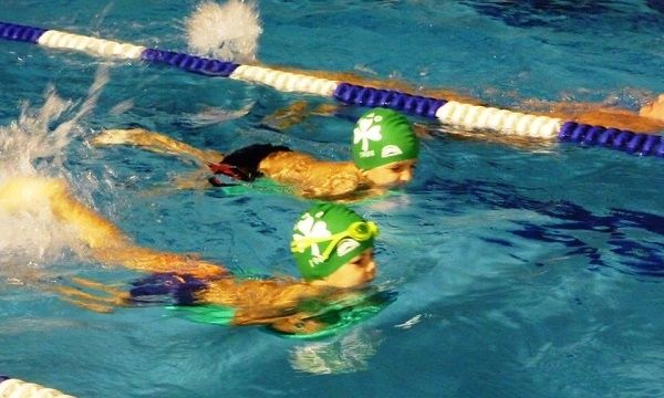 «Γιατί το παιδί μου πρέπει να αρχίσει κολύμβηση»-Όλα όσα πρέπει να γνωρίζουν οι γονείς
