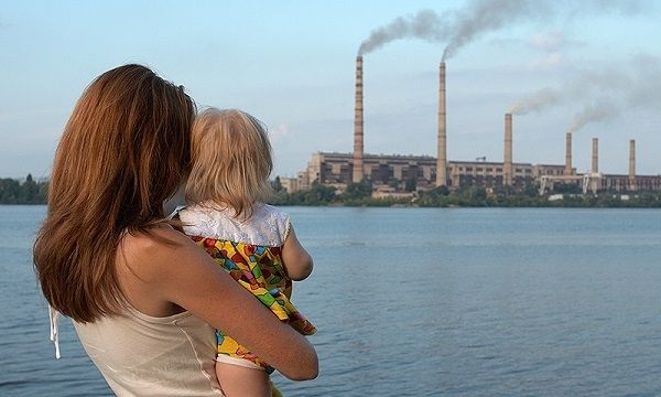 Η κακή ποιότητα του ατμοσφαιρικού αέρα βλάπτει σοβαρά την υγεία των παιδιών