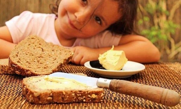 Τελικά τι είναι καλύτερο για τα παιδάκια μας, το βούτυρο ή η μαργαρίνη;