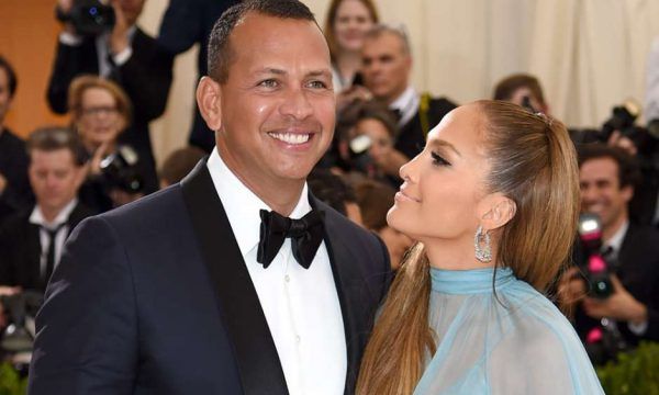 Jennifer Lopez: Η οικογενειακή φωτογραφία με τα δίδυμα και τα παιδιά του συντρόφου της