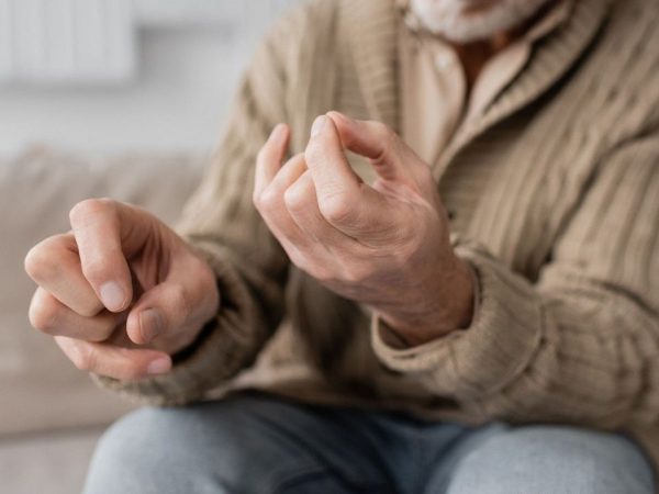 Πάρκινσον: Ποιο είναι το πρώτο σημάδι της νόσου