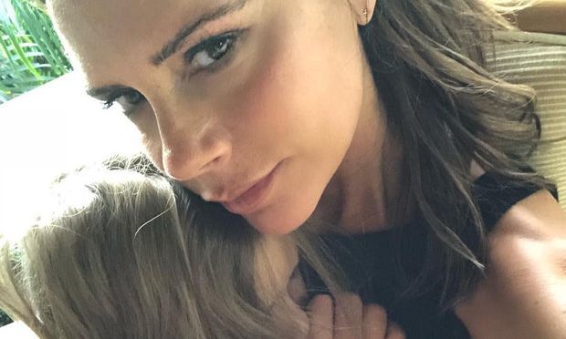 Μισό λεπτό: Αυτή είναι η Harper ή η Victoria Beckham;