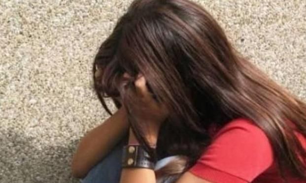 Χάρη σε ένα μεταλλικό κουτάλι στο εσώρουχο γλιτώνουν οι έφηβες Ινδές τον γάμο σε μικρή ηλικία!