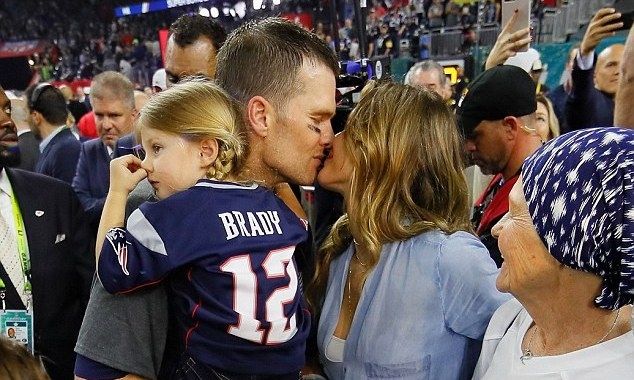 Το τρυφερό φιλί της Gisele στον σύζυγό της μετά το Super Bowl που κάνει το γύρο του διαδικτύου