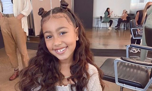 Copy the (mini) look: H North West φοράει τα πιο κομψά loungewear