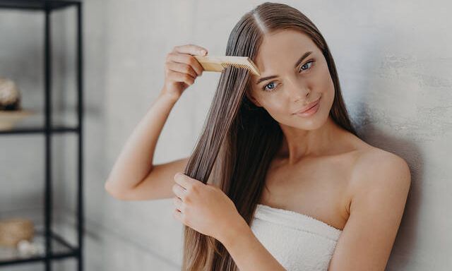 Tips για μαμάδες: Πώς να φροντίσετε τα μαλλιά σας το καλοκαίρι