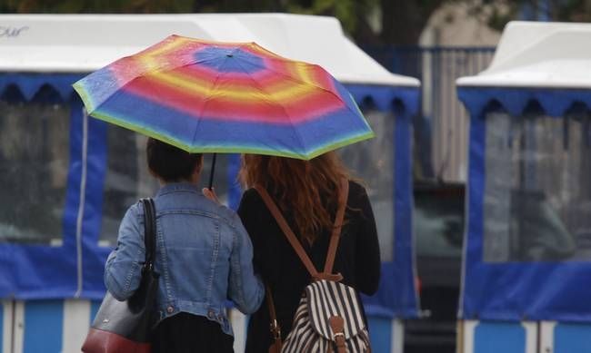 Καιρός: Με βροχές και καταιγίδες θα κυλήσει η Κυριακή