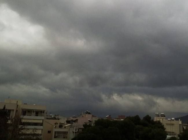 Αγριεύει ο καιρός: Βροχές, καταιγίδες και χαλάζι!