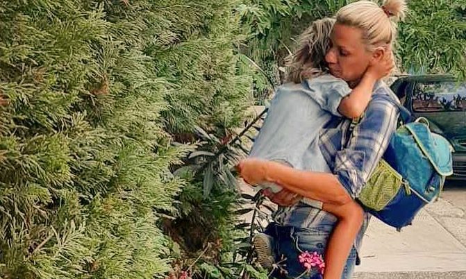 Κατερίνα Καραβάτου: Μας δείχνει μετά από καιρό τον γιο της, Αρίωνα
