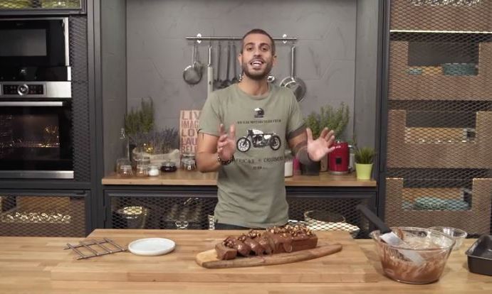 Carrot Cake με επικάλυψη πραλίνας φουντουκιού