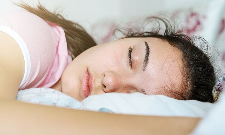 Πώς ο καλός ύπνος επηρεάζει τη ψυχική υγεία των εφήβων;
