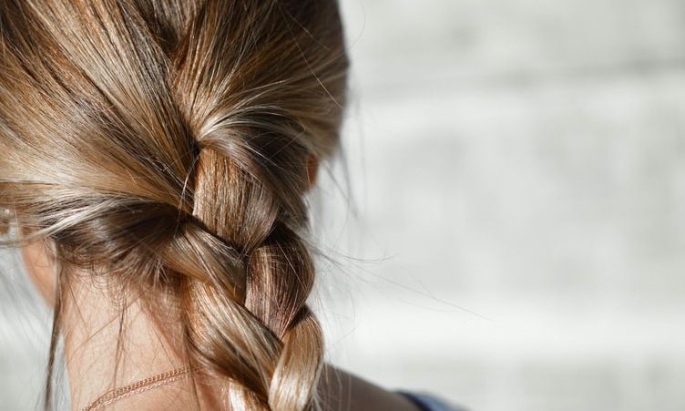 Tips για μαμάδες: Φτιάξτε σπιτική μαλακτική κρέμα μαλλιών με φυσικά υλικά