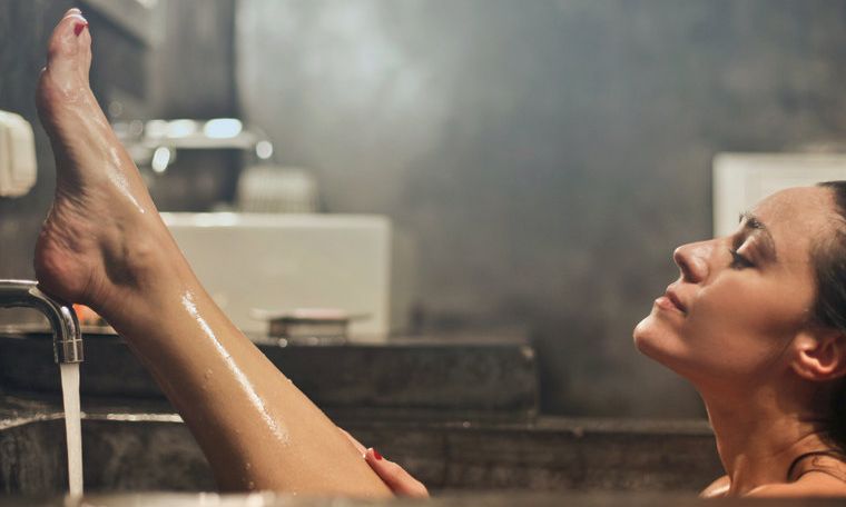 DIY: Φτιάξε μόνη σου εύκολα scrub για το σώμα και τα χείλη