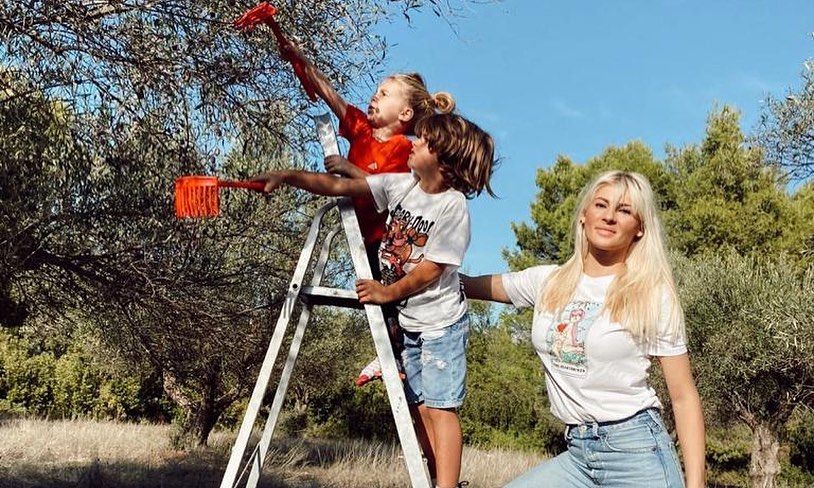 Όλγα Πηλιάκη: Η κόρη της συνεχίζει να «θηλάζει» το στήθος της για να βρει παρηγοριά (pics)