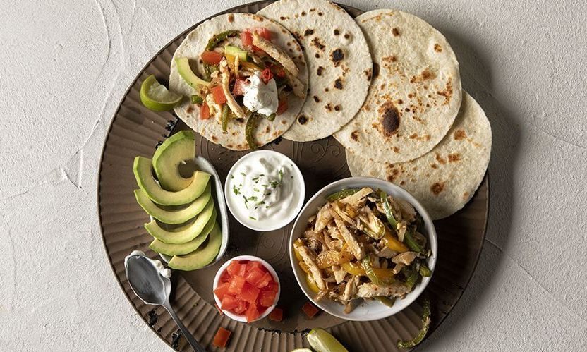 Fajitas με κοτόπουλο και πιπεριές για όλη την οικογένεια