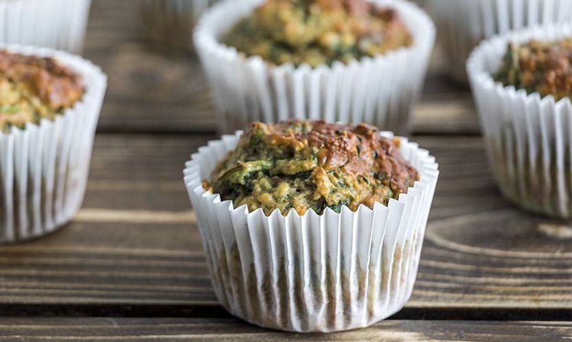 Muffins με βρόμη, σπανάκι και μπανάνα πλούσια σε πρωτεΐνη