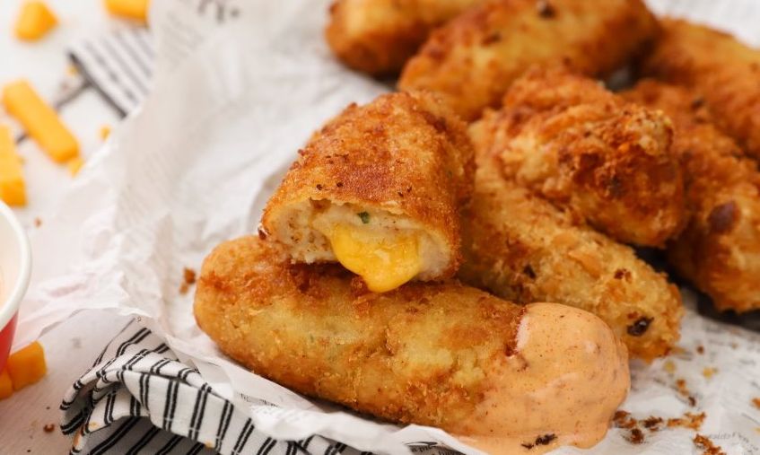 Τυρένια sticks πατάτας με cocktail sauce - Ιδανικά για το παιδικό πάρτι