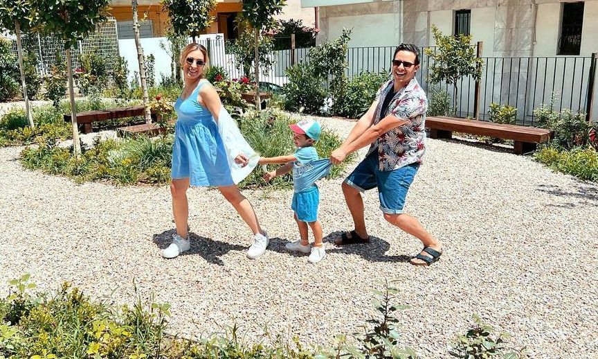 Άρης Σοϊλέδης: Αγκαλιές και φιλιά με τον γιο του Δημήτρη Μακαλιά και της Αντιγόνης Ψυχράμη