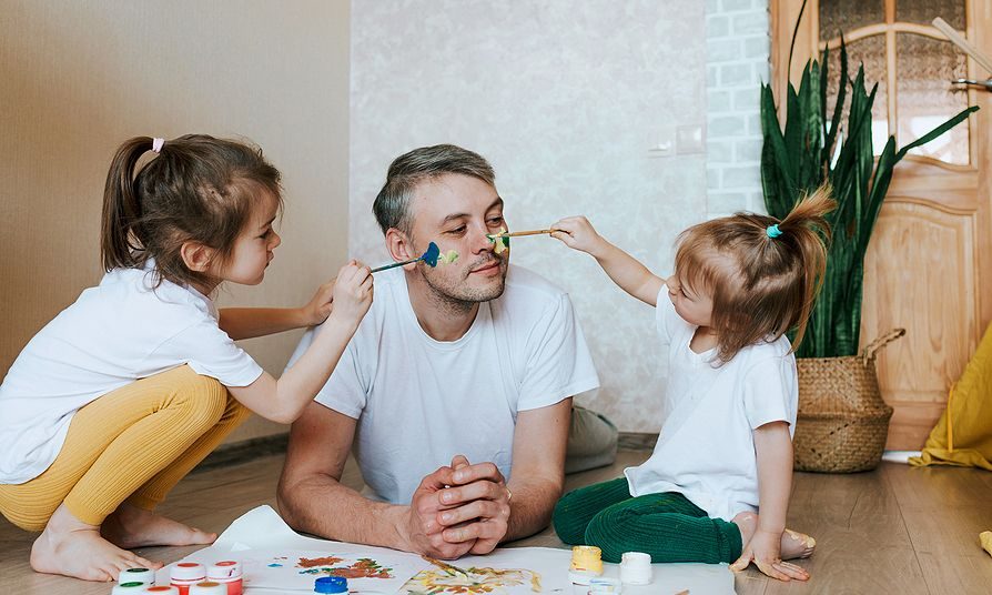 Με ποιους τρόπους ο πατέρας επηρεάζει την ανάπτυξη του παιδιού;