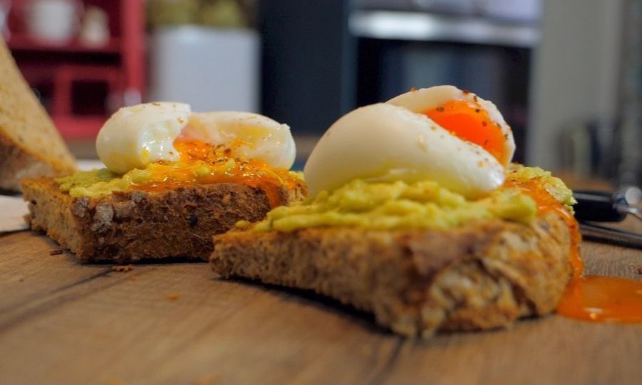 Δείτε πώς θα φτιάξετε κι εσείς Avocado Toast (vid)