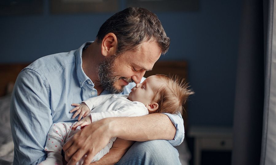 Πράγματα που δεν πρέπει να κάνουν οι μπαμπάδες όταν έχουν μικρό μωρό