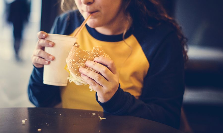 Παιδική παχυσαρκία: Τι πρέπει να γνωρίζουν οι γονείς και τι να προσέχουν