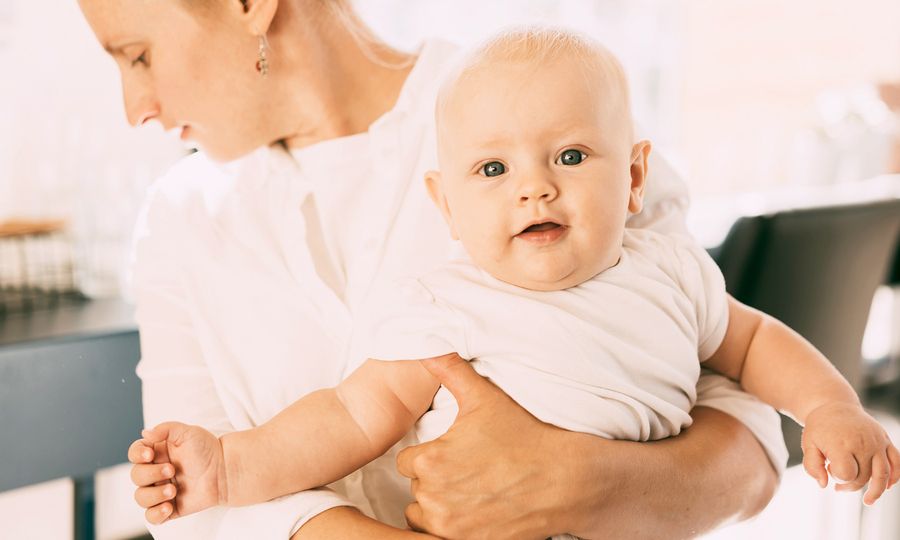 Τι πρέπει να γνωρίζουν οι γονείς για την συναισθηματική ανάπτυξη του παιδιού τους (vid)