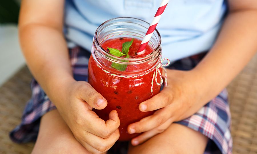 Smoothie με παντζάρι, φράουλες και αβοκάντο για παιδιά