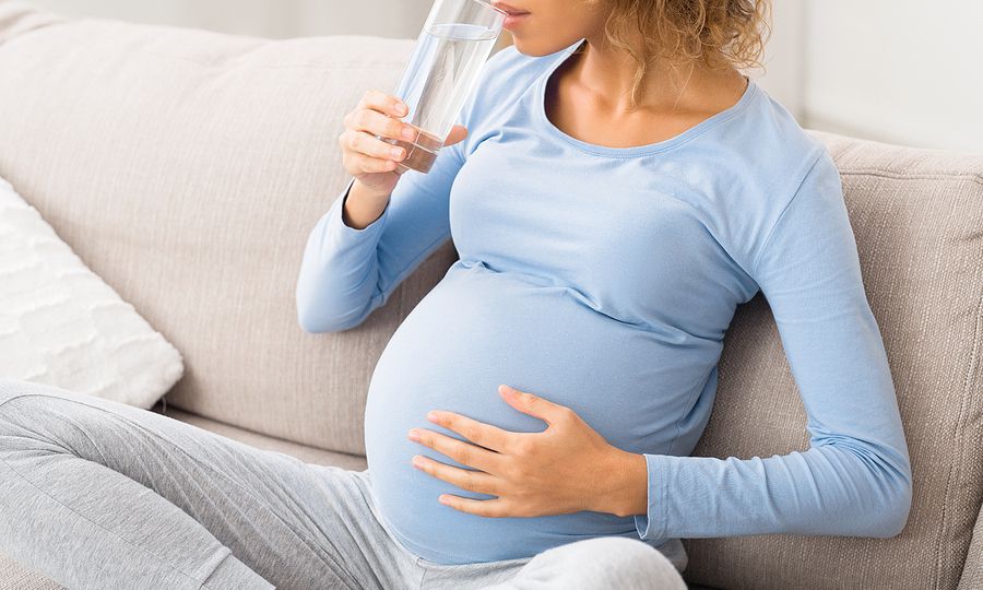 Έντονη εφίδρωση στην εγκυμοσύνη: Γιατί συμβαίνει και τι μπορείτε να κάνετε;