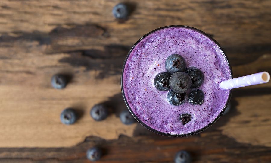 Μαμά και διατροφή: Smoothie με αβοκάντο και μύρτιλα για απώλεια βάρους