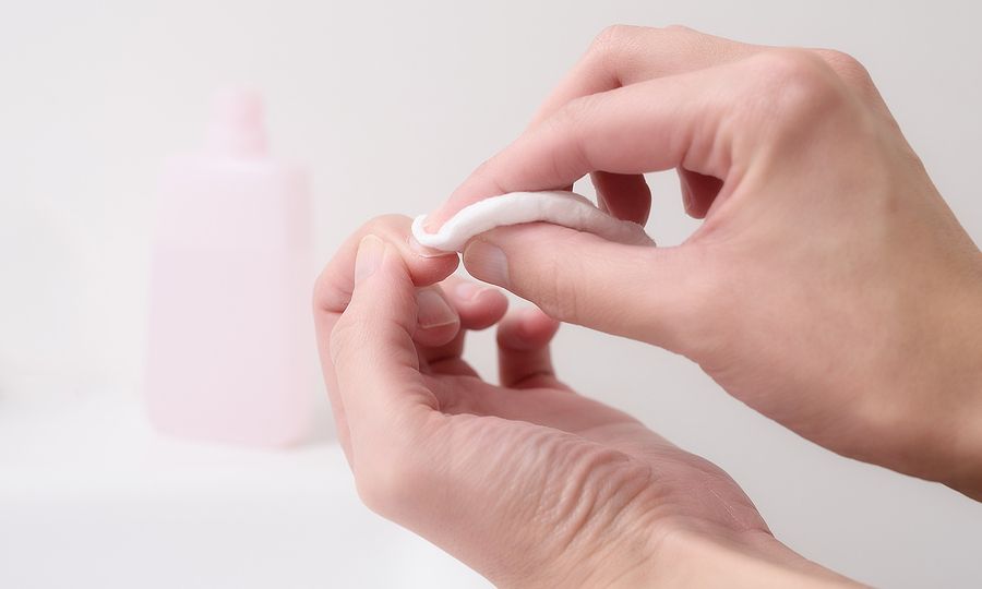 Tips για μαμάδες: Οκτώ χρήσεις του ασετόν που θα σας λύσουν τα χέρια