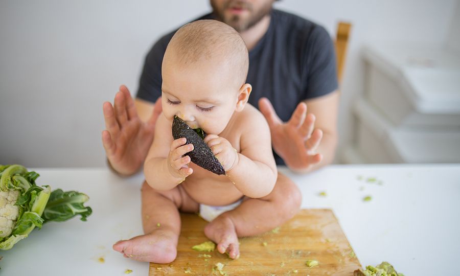 Baby led weaning: Πώς θα φάνε τα μωρά το αβοκάντο ανά ηλικία
