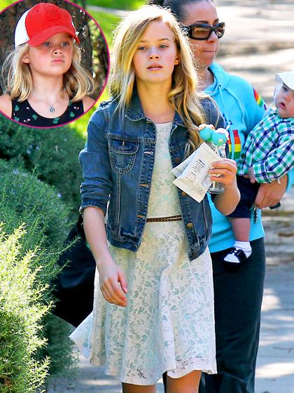 1367877235 ffn witherspoon reese pastj reese-witherspoon-560