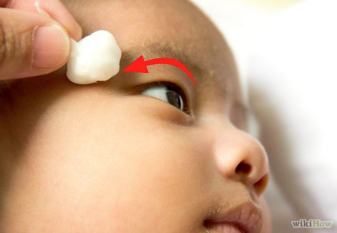 670px Clean a Babys Eyes Ears and Nose Step 1