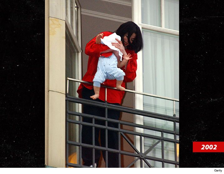 0919 michael jackson blanket getty 6