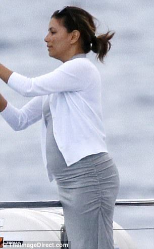 3F54A83A00000578 4430622 Not pregnant Eva Longoria took to SnapChat L to dispel rumors sp m 80 1492730775223