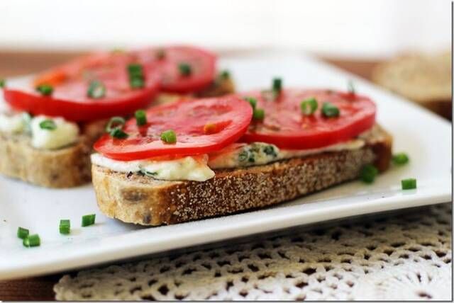 tostaki me motsarela