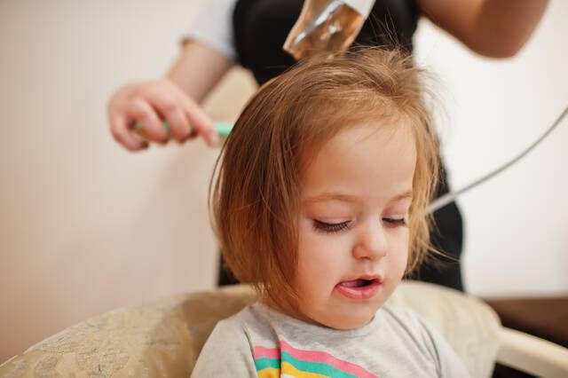 trixoptosi sta paidia alopekia 2